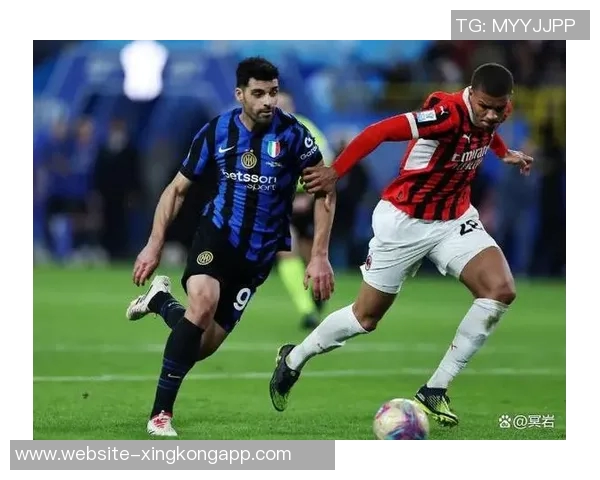 米兰同城德比胜利后球员们在餐厅欢庆继续热烈庆祝 米兰同城德比胜利后球员们在餐厅欢庆继续热烈庆祝